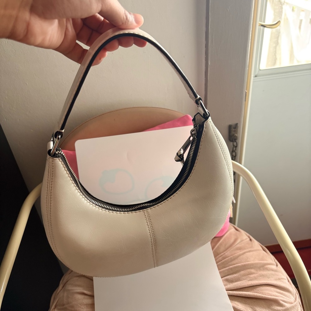Marc Jacobs White Shoulder Bag with Silver Hardware - Picture 6 of 6